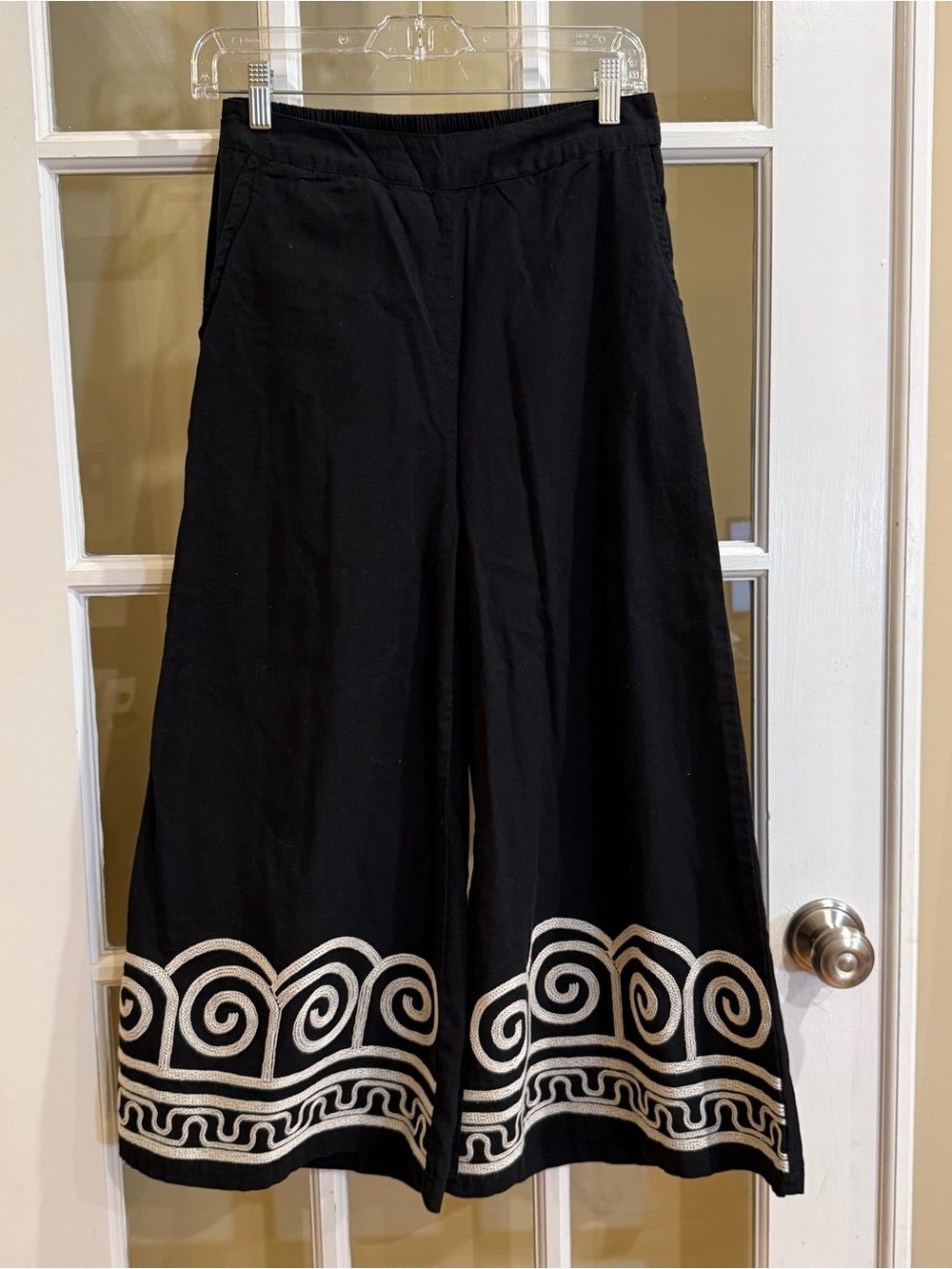 Wide-Leg Culotte Style Pull On Pants Embroidered Hem Size 2